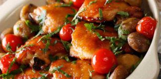 Metto in padella patate novelle, pollo e pomodori, sforno una ghiottoneria e sparisce dai piatti in pochissimi minuti