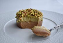 Mini cheesecake pistacchio e cioccolato: doppio gusto e doppia bontà, nessuno gli resiste! ricettasprinr.it