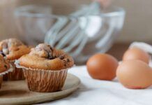 Per la merenda perfetta prepara i Muffin di yogurt e kinder, sono velocissimi da fare e i bambini li adorano ricettasprint.it