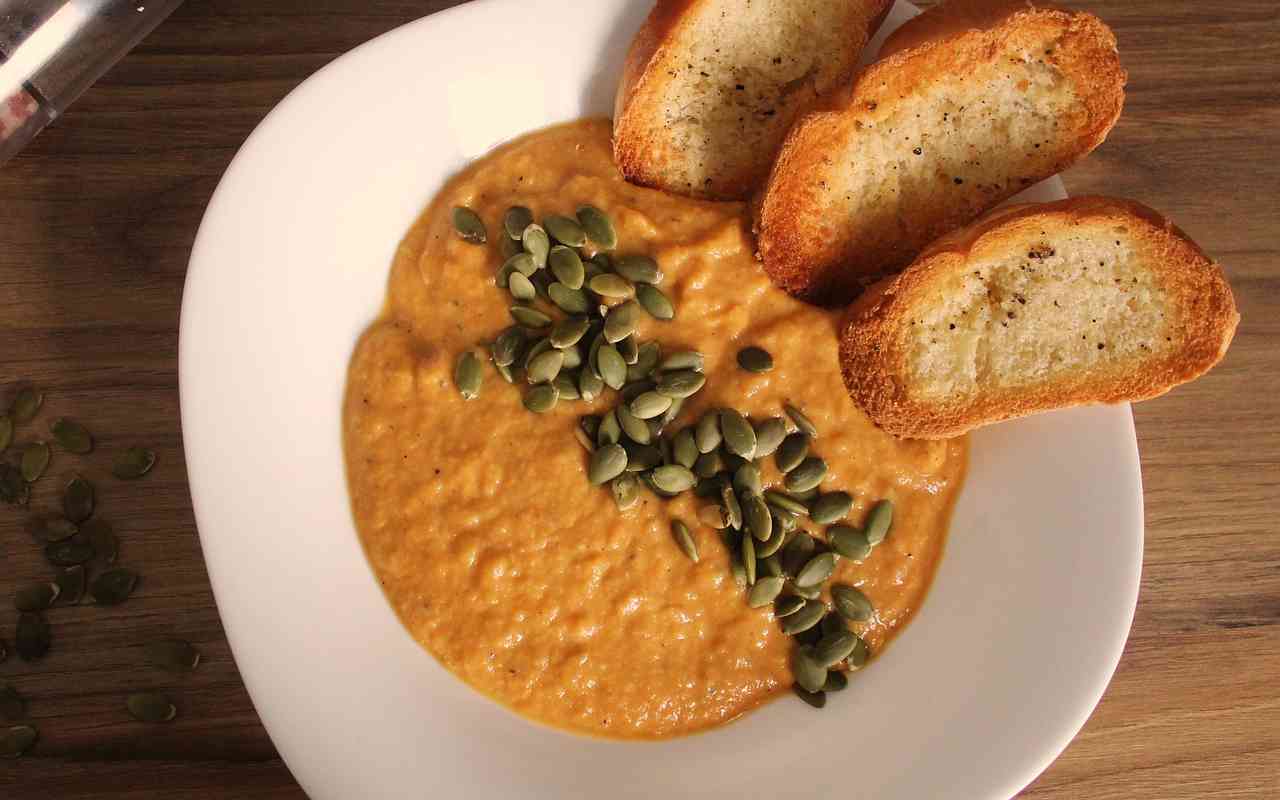 Porta la zucca a tavola: prepara questo pesto speciale con pochi ...
