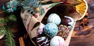 Quest'anno prepara con i piccoli i cake pops di Natale, la merenda pomeridiana che metterà il buon umore, un'alternativa ai classici dolci natalizi