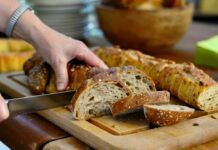 Come va mangiato il pane se sei disturbato con lo stomaco, puoi aggiungerci questo ingrediente