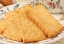 Senza uova e burro prepara i biscotti per la colazione, solo 70 Kcal, leggeri come una piuma Senza uova e burro prepara i biscotti per la colazione, solo 70 Kcal, leggeri come una piuma