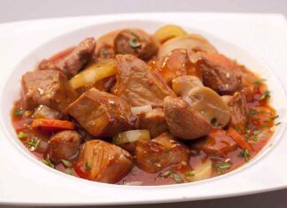 Spezzatino di tacchino: più buono di quello classico e molto più leggero, ecco come lo preparo io! ricettasprint.it