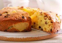 Ti avanzano due fette di ananas Metti in ciotola aggiungi del cioccolato e servi un dolce con meno di 100 Kcal a fetta