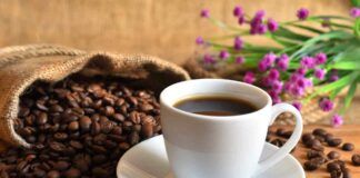 Ti è avanzata una tazzina di caffè Aggiungi acqua e zucchero e servi un dessert cremosissimo, un dopo cena da urlo