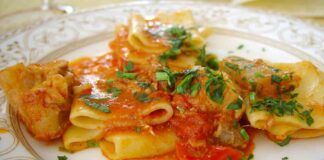 Ti è avanzato un pezzo di baccalà Aggiungi paccheri e pomodorini e salvi il pranzo a tutta la famiglia