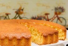 Torta all'arancia pronta in 5 minuti, metti l'impasto in padella e servi un dolce gustoso e leggero, cosa vuoi di più