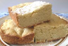 Ricetta della torta morbida con due uova e lo yogurt - RicettaSprint