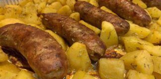 Salsicce con patate al forno: la cena preferita della mia famiglia