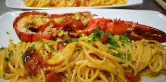 Cosa prepari per il cenone? Con astice spaghetti e pomodorini prepari un capolavoro da leccarsi i baffi! ricettasprint.it