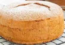 Torta in bottiglia pronta in 5 minuti, addio ciotole e sbattitore, ti occorre solo una tortiera