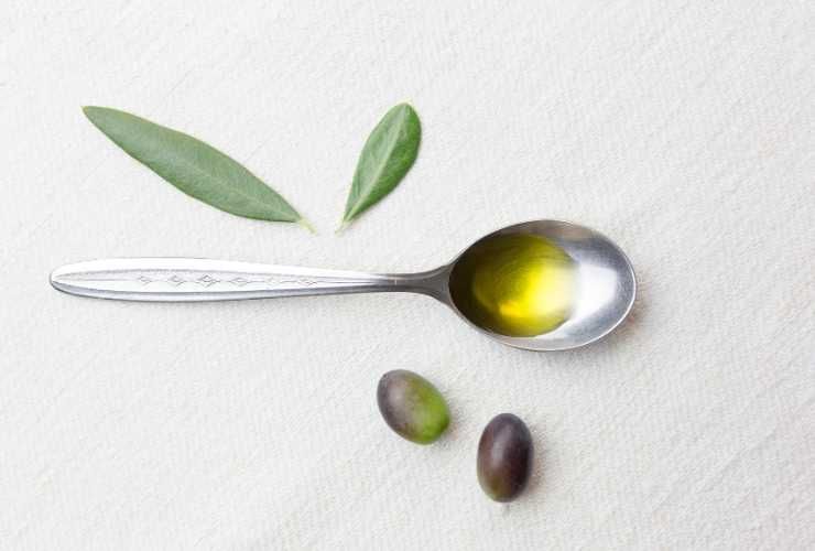 Bevi un cucchiaino di olio d'oliva - RicettaSprint