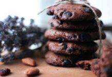 Il segreto dei migliori biscotti al cioccolato?Da quando faccio la ricetta di mia zia ho capito il motivo Il segreto dei migliori biscotti al cioccolato? Falli con la farina di mandorle e uvetta, sono da sballo!