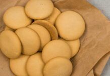 Biscotti leggerissimi alla panna, pronto in pochissimo tempo e tutti si leccheranno i baffi Ricetta dei biscotti alla panna - RicettaSprint