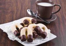 Biscotti ferro di cavallo aggiungo un po' di cioccolato e li rendo più invitanti