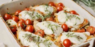 Il petto di pollo da quando lo faccio al forno con i pomodorini e la mozzarella, sparisce in un attimo