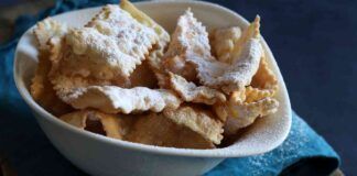 Chiacchiere al forno, io le faccio così sono leggere e non sporco nulla in cucina