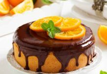 Ci metto sempre il cioccolato quando preparo la torta all’arancia, la mia famiglia la mangia solo così, è buonissima Ci metto sempre il cioccolato quando preparo la torta all'arancia, la mia famiglia la mangia solo così, è buonissima