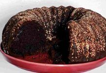 Lo faccio senza olio o burro, ma è morbido e altissimo, scopri subito la ricetta! Lo faccio senza olio o burro, ma il mio ciambellone al cioccolato è morbido e altissimo, scopri subito la ricetta!