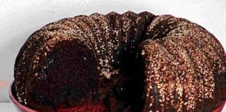 Lo faccio senza olio o burro, ma il mio ciambellone al cioccolato è morbido e altissimo, scopri subito la ricetta!
