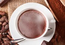 Cioccolata calda senza grumi, il trucco perfetto per renderla cremosa e irresistibile Cioccolata calda trucchi - RicettaSprint