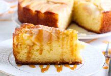 Con 2 pere che stanno andando a male prepara un dolce super leggero, meno di 120 Kcal a fetta