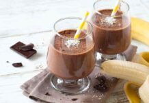 Affonda il cucchiaino nella crema di banane al cioccolato: talmente leggera che te la puoi concedere a tutte le ore