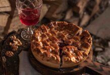 Un inaspettata crostata morbida come una torta, devi metterci questo e verrà buonissima Crostata lievitata di prugne e noci: inaspettatamente morbida come una torta e particolare nei sapori ricettasprint.it