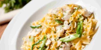 Vuoi conquistare anche i bambini oggi? Prendi del farfalle e preparale così, il branzino non lo vedrà nessuno