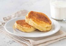 Queste frittelle io ormai le mangio ogni mattina, una goduria a ogni morso