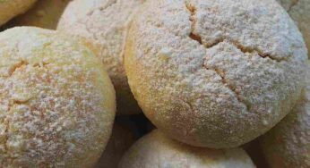 Uova, burro e farina faccio dei frollini spaziali, ogni volta raddoppio la ricetta, sono troppo buoni!