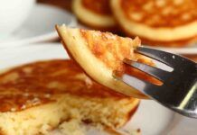 In America sono più buoni e ho voluto prepararli con una ricetta che mi hanno dato lì. Oggi mangiamo dei pancake americano doc