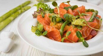 Le insalate perfette anche in inverno, prepariamone una con salmone ed asparagi, favolosa!