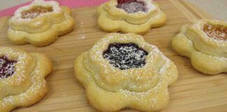 Non ci crederete ma la pasta frolla ho preparato dei biscotti buonissimi, ci metti un po' di marmellata, che bontà