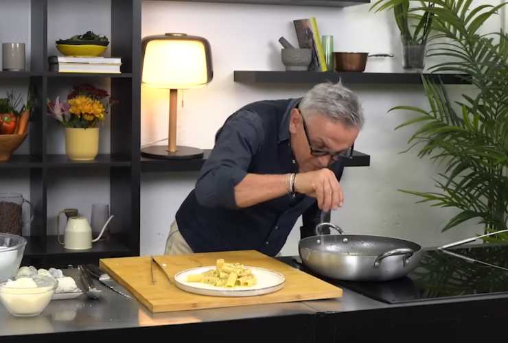 Pasta burro e parmigiano ricetta di Bruno Barbieri - RicettaSprint