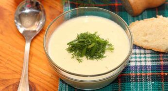 Piove e fa freddo, e le nostre giornate hanno bisogno di qualche ricetta calda calda e aromatica.40 minuti circa e portiamo in tavola una vellutata perfetta