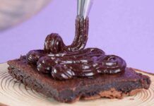 Schiacciatine morbide al cioccolato: deliziose e travolgenti ma soprattutto pronte in un lampo! Schiacciatine morbide al cioccolato: deliziose e travolgenti ma soprattutto pronte in un lampo! ricettasprint.it