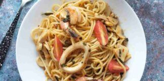 Ti preparo un bel piatto di spaghetti: ci metto i frutti di mare e i funghi ed è davvero strepitoso!