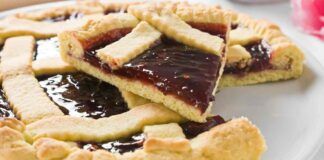 Stavolta la crostata la facciamo così, è talmente morbida che si scioglie in bocca, il segreto sta nella pasta frolla