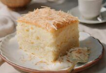 Torta di albumi e cocco, soddisfi la voglia di dolce introducendo pochissime calorie, puoi mangiarla anche tutti i giorni Torta di albumi e cocco: golosa alta e sofficissima, soddisfa la voglia di dolce con poche calorie ricettasprint.it