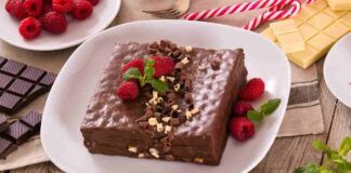 Prepari questa torta morbidissima al cioccolato, senza farina, latte e burro - RicettaSprint