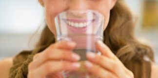 Bere acqua calda fa bene alla salute? Quali sono i vantaggi