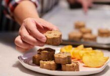 Biscottini alle noci per colazione, li inzuppi nel latte e diventano assolutamente divini Biscotti alle noci - RicettaSprint