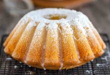 Io faccio il ciambellone di nonna Pina, da quando lo preparo per merenda è diventato un motivo di lite, non basta mai!