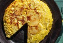Con qualche uova e qualche mela guarda che preparo. Una frittata dolce come non l’hai mai provata prima