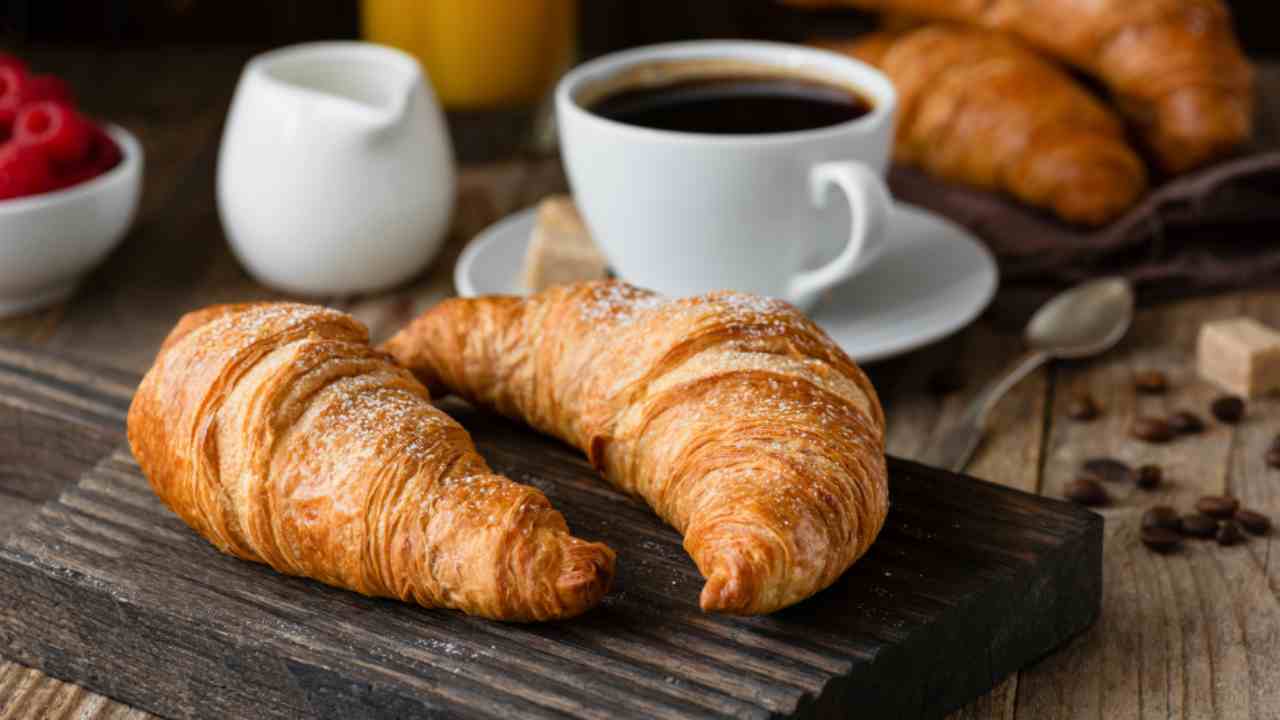 Caffè ad inizio colazione è meglio rispetto al berlo durante? Lo studio