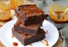 In questo dolce metto sempre il caramello salato fatto in casa, finisce che se lo litigano tutti Dolce speciale con caramello salato - RicettaSprint