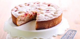 Faccio una torta con il succo di ananas e la frutta da 10 e lode, se la litigano in famiglia, contiene solo 170 kcal