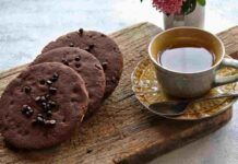 I biscotti al cioccolato li preparo senza uova, burro e latte, leggeri e buoni allo stesso tempo